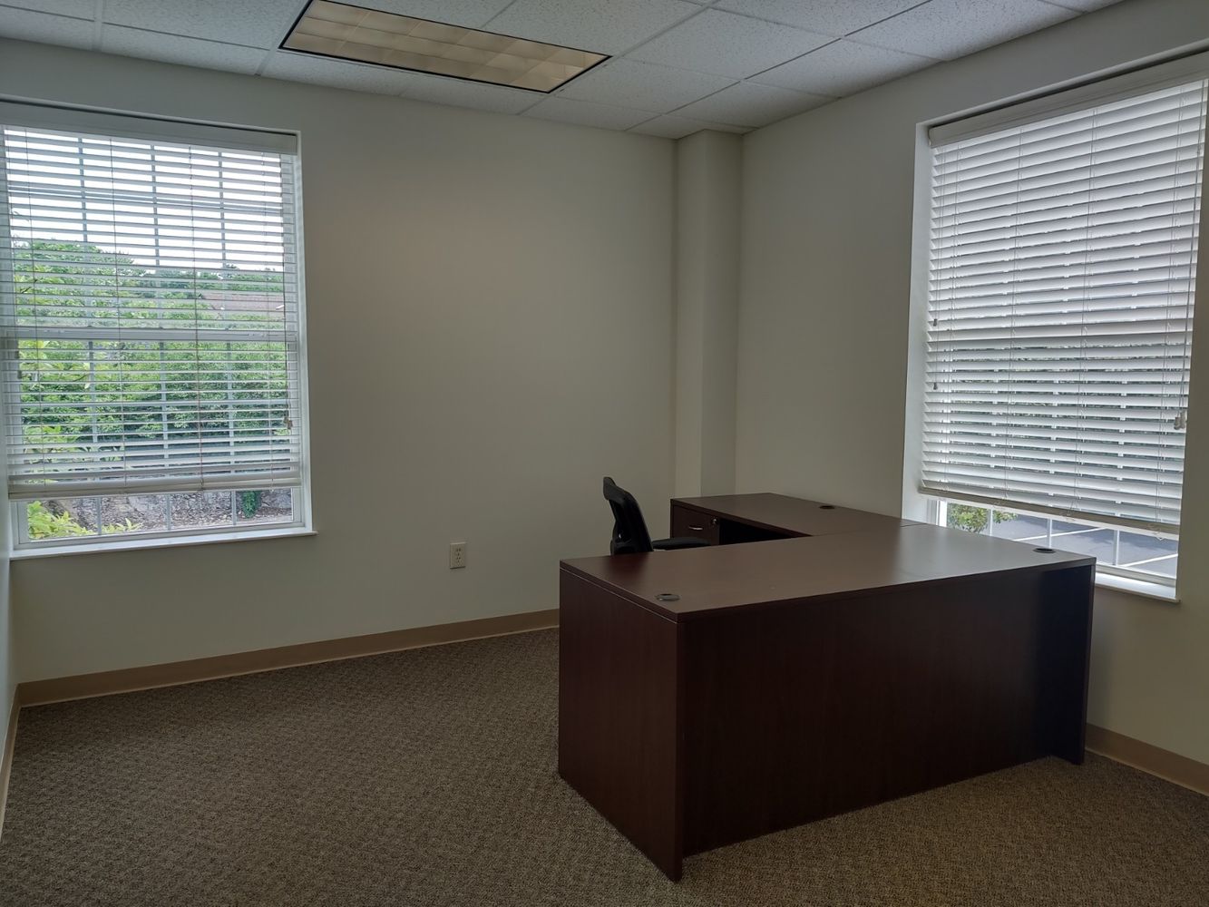 EXECUTIVE OFFFICES